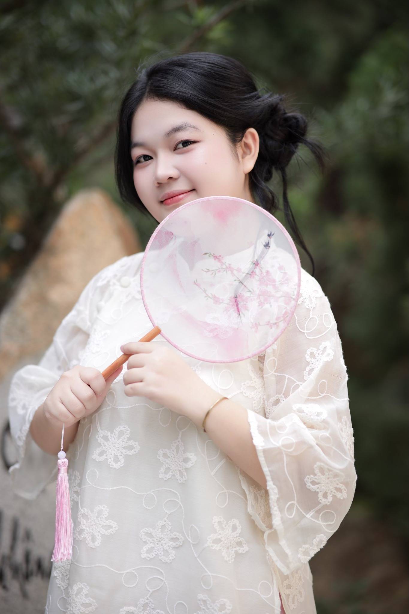 Chân dung nét xuân của Hoài Balits